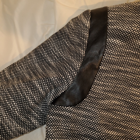 Cropped Blazer - Picture 2 of 7